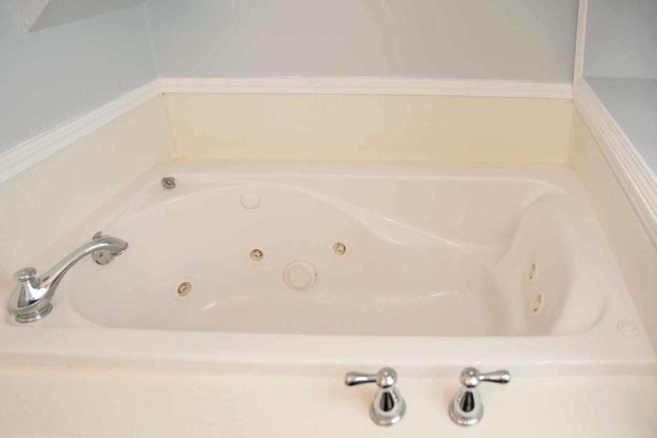 Lakefront Cottage With Private Hot Tub! Buckhead Екстер'єр фото