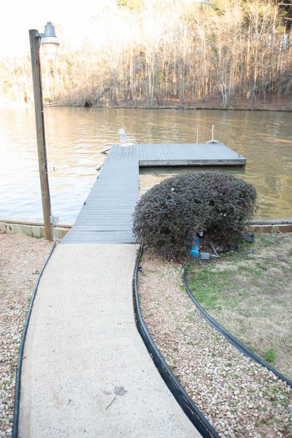 Lakefront Cottage With Private Hot Tub! Buckhead Екстер'єр фото